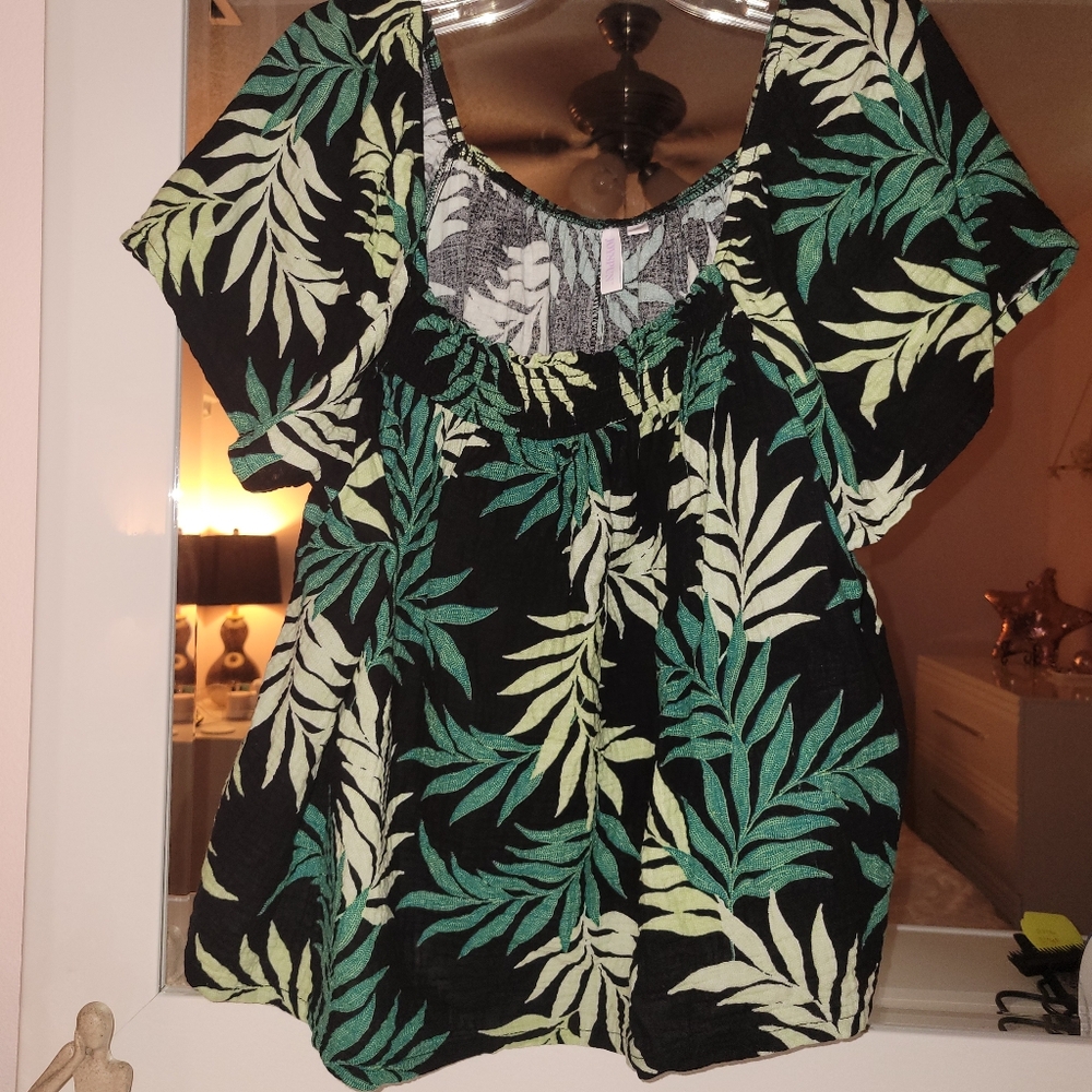 Joyspun Tropical Leaf Print Women's Top - Picture 2 of 5